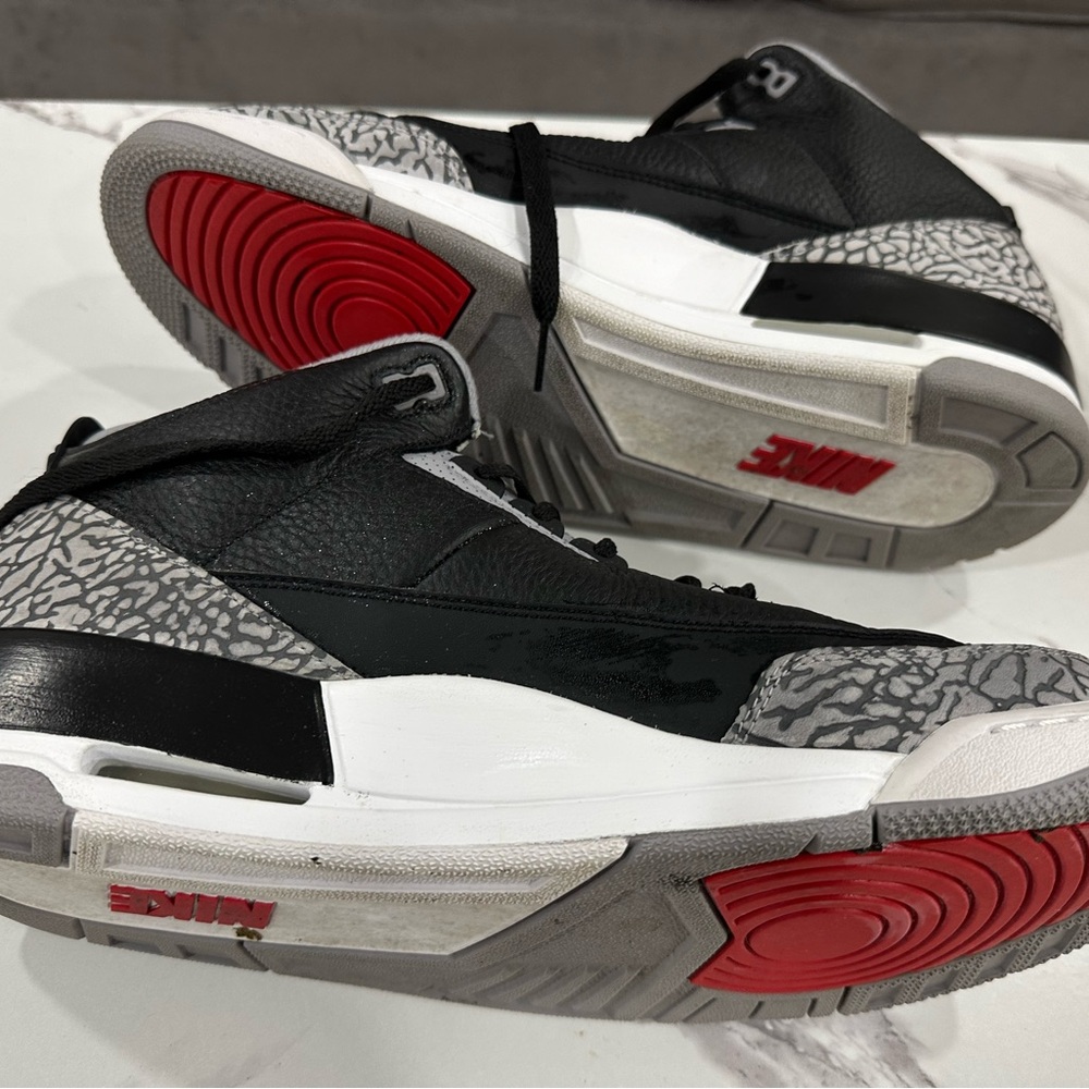 Jordan Black and Gray Sneakers with Signature Design - Picture 5 of 9
